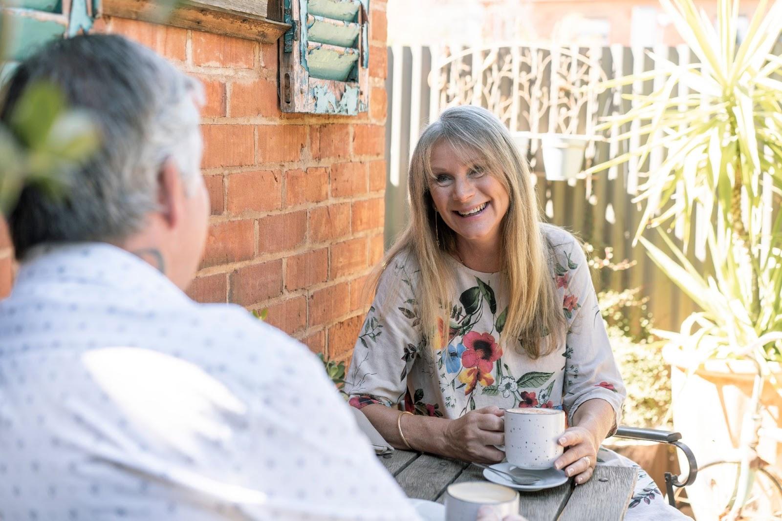  After dropping the kids off at school, there are many cafés in Narrandera New South Wales where Mum and Dad can kick back and relax, including this one: the Red Door Café