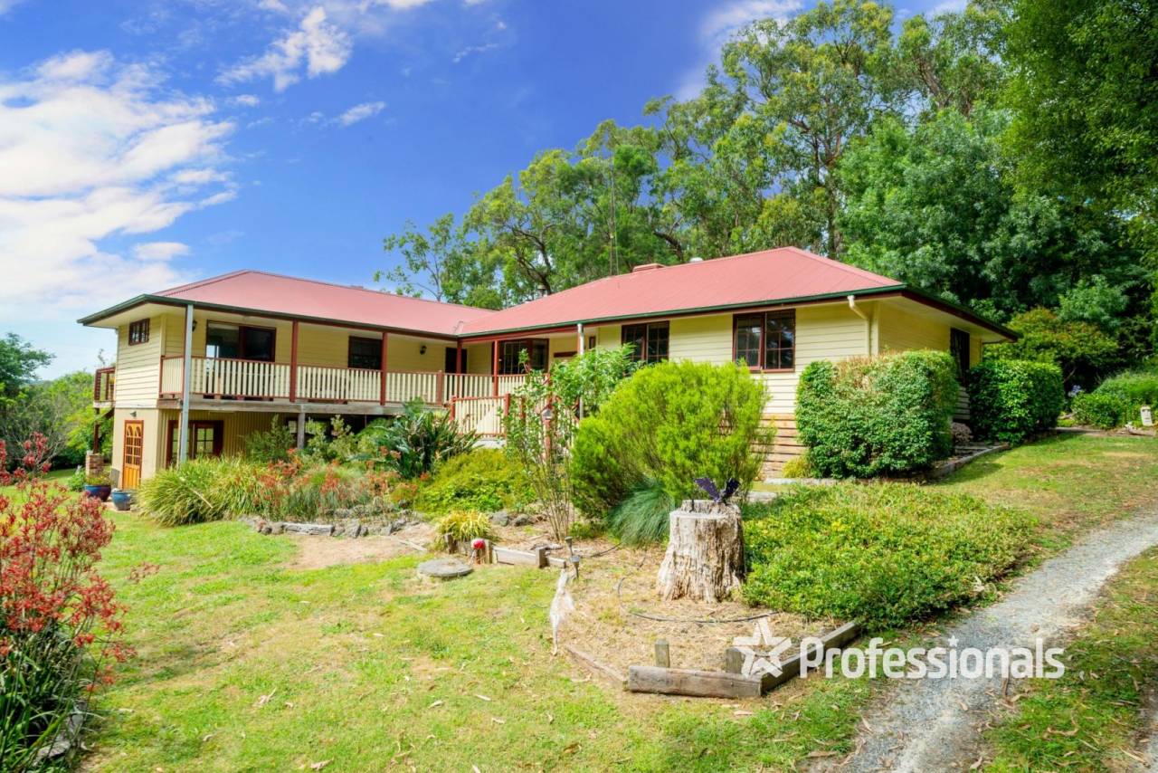 10 Wickhams Road, Launching Place VIC 3139 House For Sale VIC