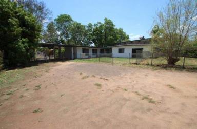Office(s) For Sale - NT - Katherine - 0850 - Commercial Property available - good potential Rent or Move in with your own business  (Image 2)