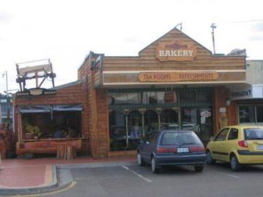 Business For Sale - TAS - Geeveston - 7116 - The Pie Shop  (Image 2)