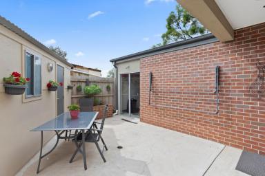 House Sold - VIC - St Albans - 3021 - MODERN TOWNHOUSE  (Image 2)