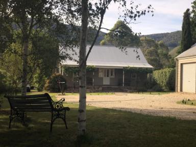 House For Sale - VIC - Wandiligong - 3744 - LIVE IN – RENT OUT – OR HAVE AS AN ALPINE HOLIDAY HOME!  (Image 2)