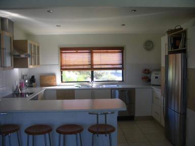 Unit For Sale - QLD - Bowen - 4805 - STYLISH APARTMENT WITH SWEEPING OCEAN VIEWS  (Image 2)