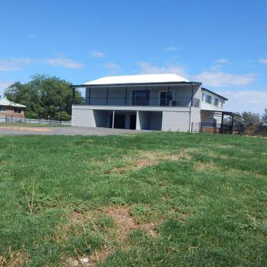 House For Sale - NSW - Moree - 2400 - COUNTRY LIVING IN TOWN  (Image 2)