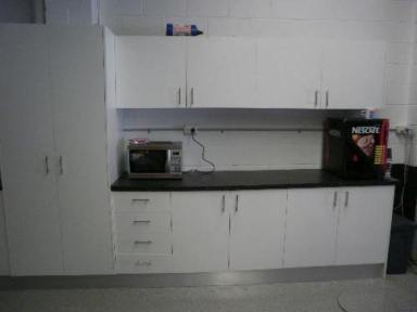 Showrooms/Bulky Goods For Lease - QLD - Southport - 4215 - freestanding car sales showroom southport  (Image 2)