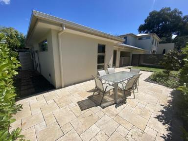 House Leased - ACT - Yarralumla - 2600 - Luxury Home & Outdoor Living. Fully Furnished and equipped. Private. Quiet.  (Image 2)