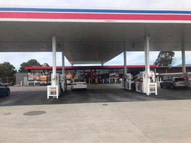 Retail For Lease - VIC - Pakenham - 3810 - FAST FOOD / RESTAURANT / DRIVE THROUGH - PRIME LOCATION - HIGH EXPOSURE - BUSY LOCATION  (Image 2)