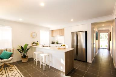 House For Sale - QLD - Loganlea - 4131 - BUILDERS DISPLAY HOME WITH LEASE BACK  (Image 2)