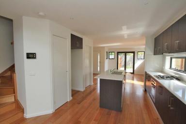 Townhouse For Lease - VIC - Altona - 3018 - Contemporary Bayside Townhome  (Image 2)