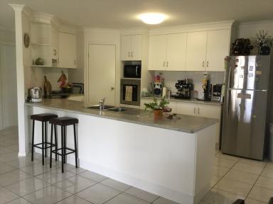 House For Lease - QLD - Apple Tree Creek - 4660 - LARGE MODERN HOME IN QUIET CUL DE SAC  (Image 2)