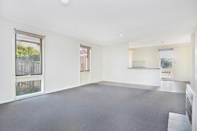House For Sale - NSW - Windradyne - 2795 - SUNNY THREE BEDROOM INVESTMENT  (Image 2)