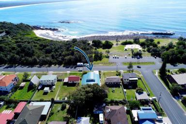 House For Sale - NSW - Forster - 2428 - PRIME LOCATION - OVERLOOKING THE OCEAN!  (Image 2)