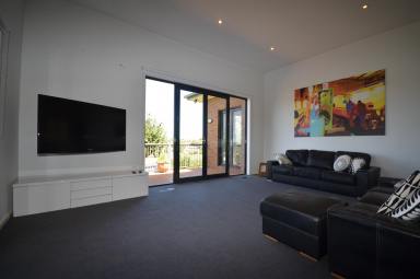 House For Lease - VIC - North Bendigo - 3550 - FULLY FURNISHED
- UNAVAILABLE UNTIL FEBRUARY 2019  (Image 2)