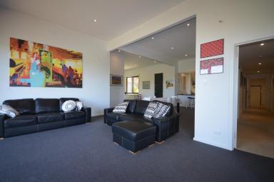 House For Lease - VIC - North Bendigo - 3550 - FULLY FURNISHED
- UNAVAILABLE UNTIL FEBRUARY 2019  (Image 2)