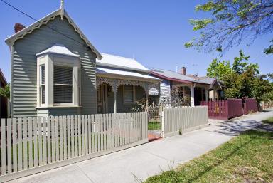 House For Lease - VIC - Bendigo - 3550 - FULLY FURNISHED - UNAVAILABLE UNTIL FEBRUARY 2019  (Image 2)