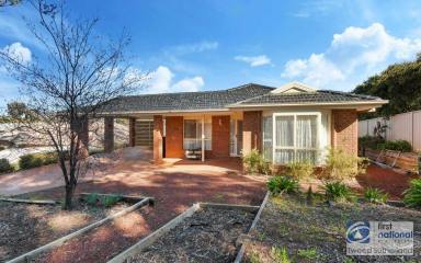 House For Sale - VIC - Strathdale - 3550 - Spacious Home in Great Location  (Image 2)