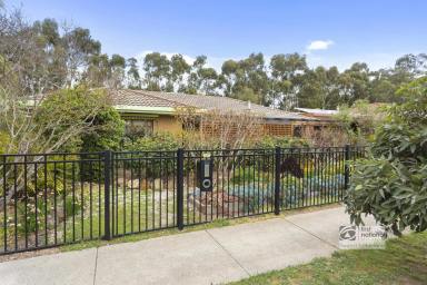 House For Sale - VIC - California Gully - 3556 - Wonderful Brick Veneer Home  (Image 2)