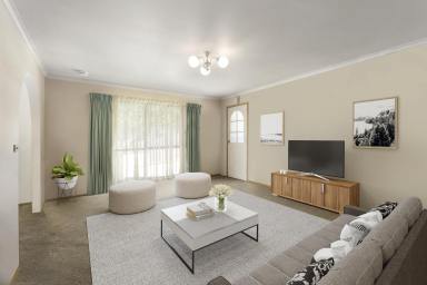 House For Sale - VIC - Flora Hill - 3550 - Beautifully Presented in Prime Position  (Image 2)