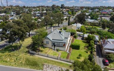 House For Sale - VIC - Bendigo - 3550 - LIVING ON TOP OF THE WORLD  (Image 2)