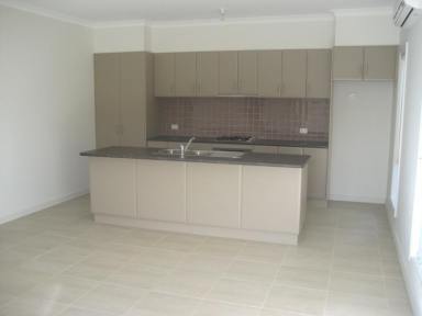 Townhouse For Lease - VIC - White Hills - 3550 - Three Bedroom Unit in great location!  (Image 2)