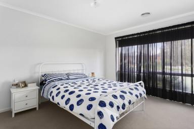 House For Lease - VIC - Epsom - 3551 - Immaculate family home in Epsom  (Image 2)