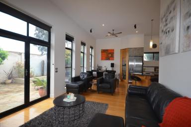 House For Lease - VIC - Bendigo - 3550 - FULLY FURNISHED: AVAILABLE NOW  (Image 2)