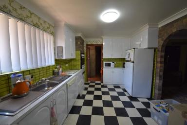 House Leased - NSW - Glen Innes - 2370 - Great Area  (Image 2)