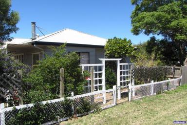 House For Lease - QLD - Kingaroy - 4610 - CUTE TIMBER HOME IN QUITE STREET  (Image 2)
