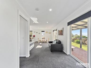 Unit For Lease - TAS - Swansea - 7190 - STUNNING SWANSEA (Image 2)