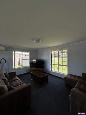 House For Lease - QLD - Kingaroy - 4610 - FURNISHED MODERN 4 BEDROOM, FULLY SERVICED, DOUBLE GARAGE, FENCED YARD!  (Image 2)
