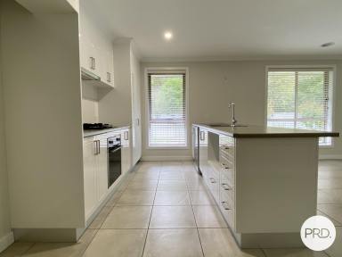 Townhouse For Lease - NSW - North Albury - 2640 - IMMACULATELY PRESENTED WITH PRIVACY ASSURED!  (Image 2)
