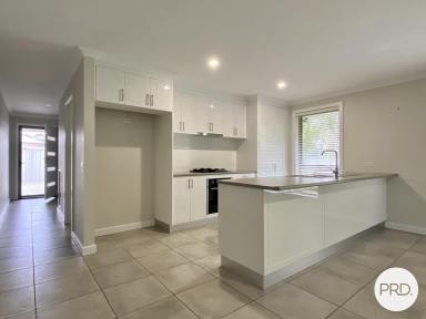 Townhouse For Lease - NSW - North Albury - 2640 - IMMACULATELY PRESENTED WITH PRIVACY ASSURED!  (Image 2)
