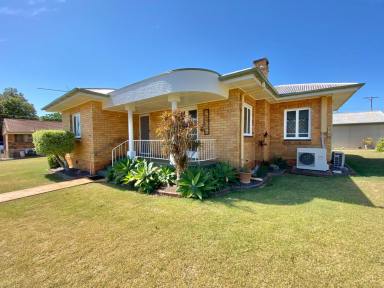 House For Lease - QLD - Kingaroy - 4610 - LOVELY HOME HIGH ON THE HILL  (Image 2)