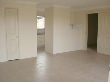 Unit For Lease - QLD - Kingaroy - 4610 - Well maintained modern unit  (Image 2)