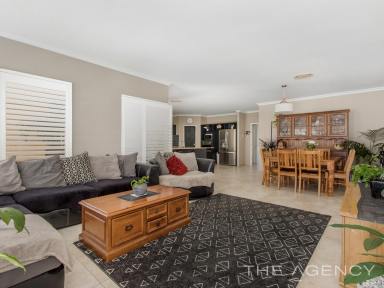 House For Sale - WA - Secret Harbour - 6173 - SPACIOUS, STYLISH AND PACKED FULL OF FEATURES  (Image 2)