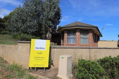 House For Sale - NSW - Tumut - 2720 - 4 Bedroom home!  (Image 2)