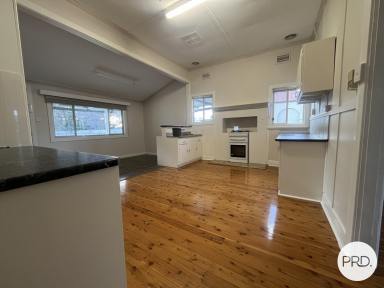 House For Lease - NSW - Culcairn - 2660 - CHARMING 2 BEDROOM HOME  (Image 2)