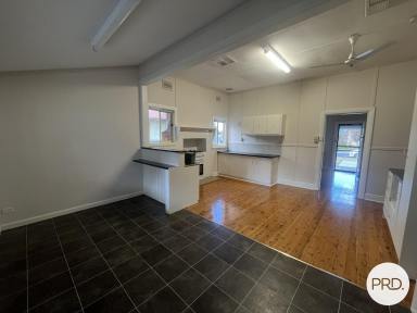 House For Lease - NSW - Culcairn - 2660 - CHARMING 2 BEDROOM HOME  (Image 2)