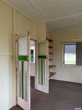 House For Lease - QLD - Kingaroy - 4610 - 3 BEDROOM HOME SHORT WALK TO TOWN (Image 2)