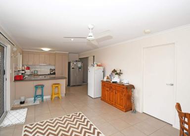 House For Sale - QLD - Kawungan - 4655 - WELL PRESENTED FAMILY LIVING  (Image 2)