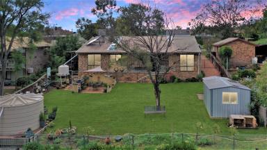 House For Sale - NSW - Quirindi - 2343 - BRICK VENEER IN PREMIER LOCATION  (Image 2)