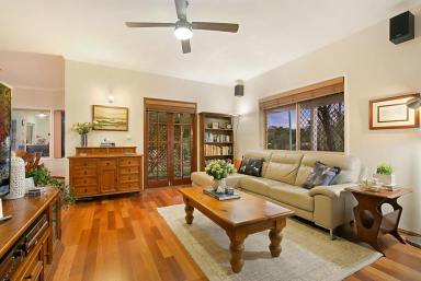 House For Sale - QLD - Heritage Park - 4118 - COLONIAL STYLE HOME NESTLED ON HALF AN ACRE  (Image 2)