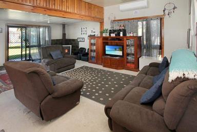 House For Sale - NSW - Quirindi - 2343 - SPACIOUS 2 BEDROOM HOME  (Image 2)