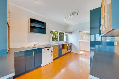 House For Lease - QLD - Gladstone Central - 4680 - A Classic on Auckland Hill  (Image 2)
