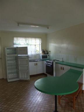 Townhouse For Lease - QLD - Gladstone Central - 4680 - TWO BEDROOM CENTRAL TOWNHOUSE  (Image 2)