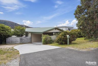 House Leased - TAS - Bicheno - 7215 - Large Family Home High on the Hill  (Image 2)