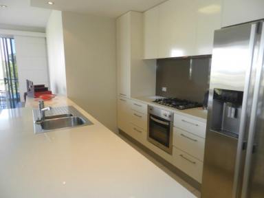 Apartment For Lease - QLD - Gladstone Central - 4680 - Harbour views and 3 Bedrooms Luxury  (Image 2)