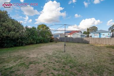 House For Sale - NSW - Glen Innes - 2370 - Perfect Renovator or Investment  (Image 2)