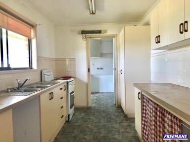 House Leased - QLD - Kingaroy - 4610 - NEAT & TIDY 3 BED BRICK HOME  (Image 2)
