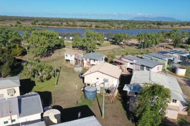 House For Sale - QLD - Groper Creek - 4806 - Groper Creek Beach House - Close to Boat Ramp - Fishing Crabbing  (Image 2)